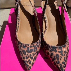Torrid BETSEY JOHNSON LEOPARD POINTED TOE CYLINDER HEEL (WW) 8.5 NWT